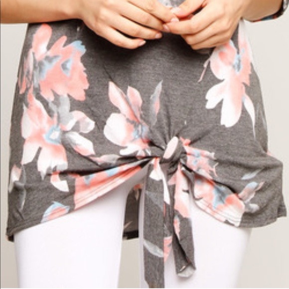 LAST 2- Gray floral side knot top - Picture 4 of 4